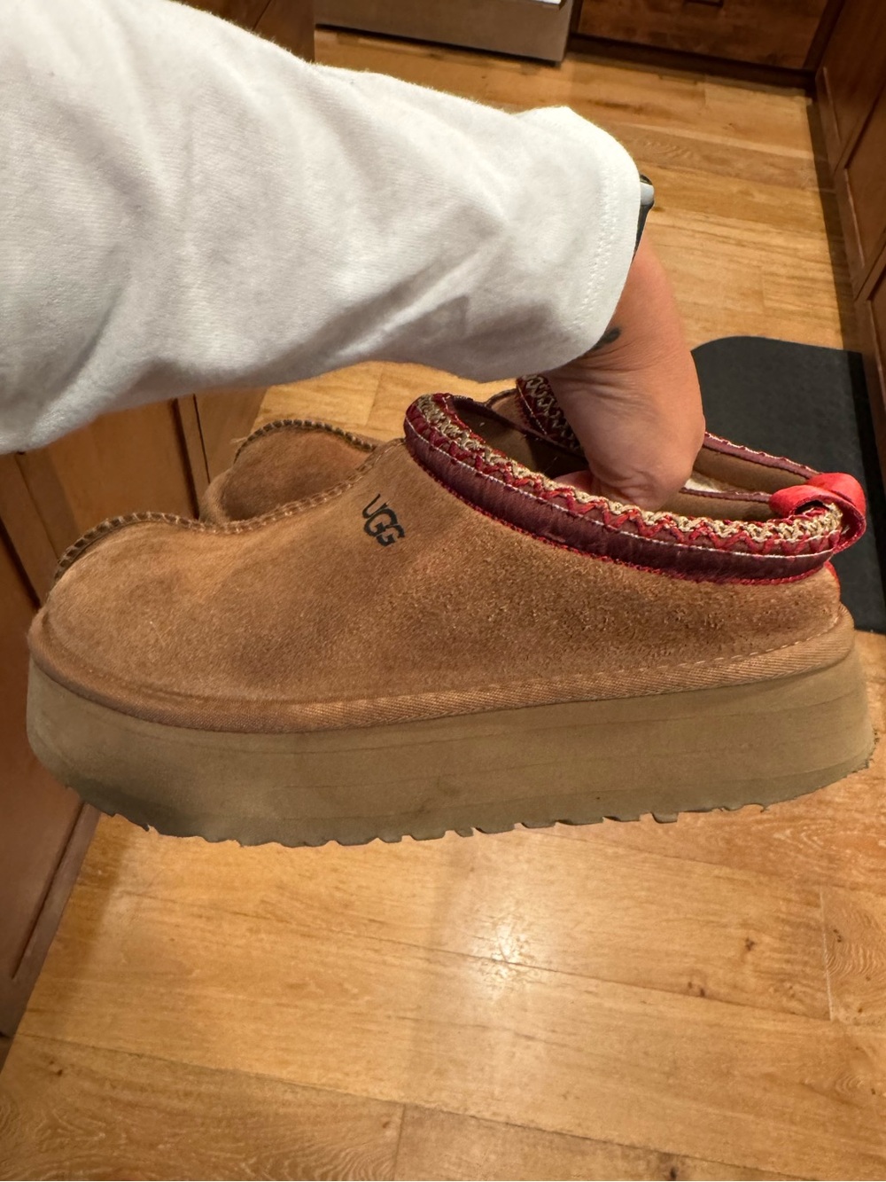 UGG Women’s Tasman Platforms size 6 - Picture 5 of 5